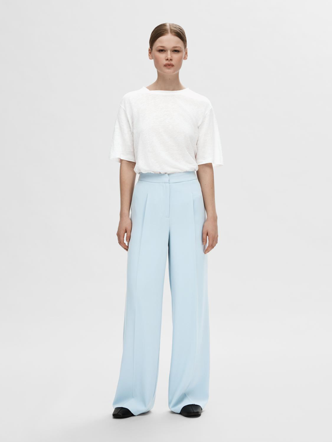 model_shot-front_full